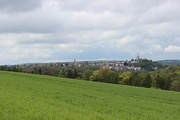 Blick auf Nikolaikirche und Stiftskirche von Erlinghausen aus.