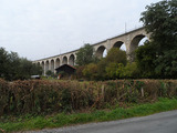 Das Viadukt, auf dem die Eisenbahnen fahren, ist Wahrzeichen der Stadt Altenbeken