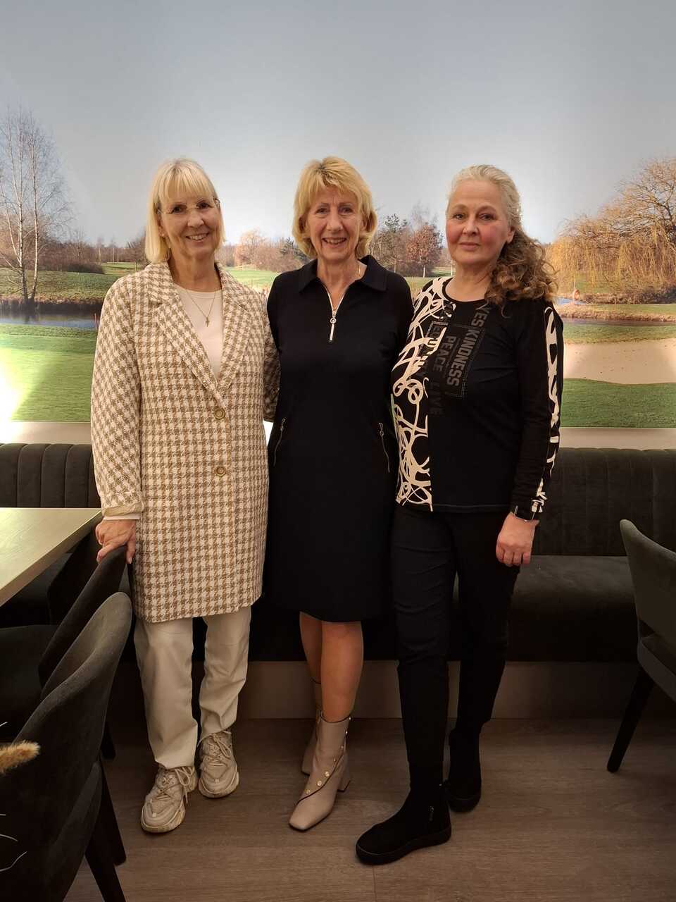 Ulrike Gerhardy (Mitte)mit Astrid Beissel (rechts) und Petra Masukowitz (links)